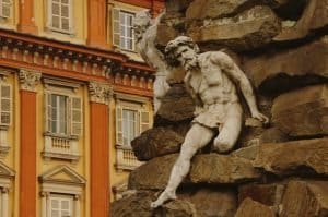 piazza statuto statua torino magica