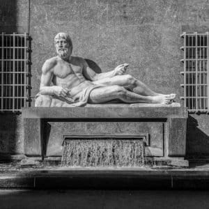 statua piazza cnl torino magica